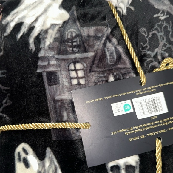 Rachel Roy ghosts,crows, haunted house Skulls Throw - Picture 6 of 6